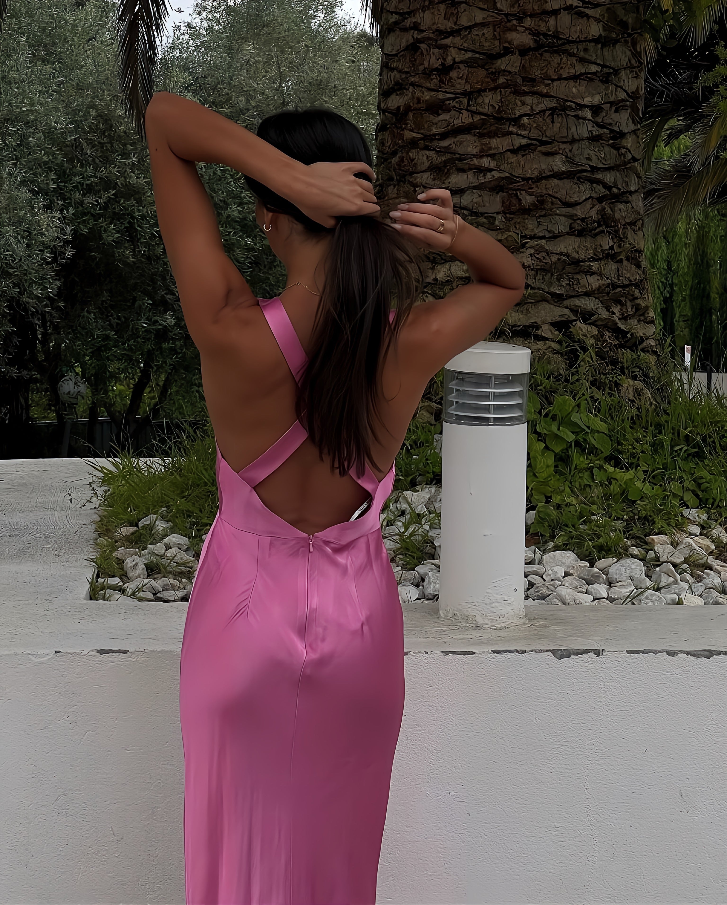 Robe de soirée Weitese en satin scintillant, dos nu, plissée, décolleté en V profond, sans manches